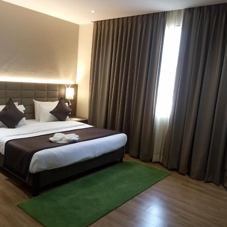Lynq Aero Otel Kalküta Dış mekan fotoğraf