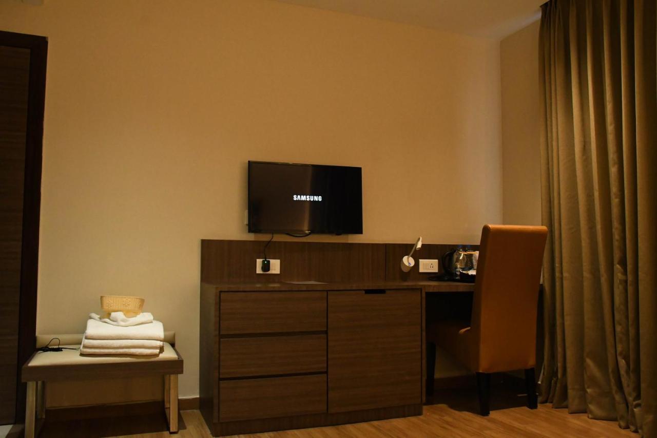 Lynq Aero Otel Kalküta Dış mekan fotoğraf