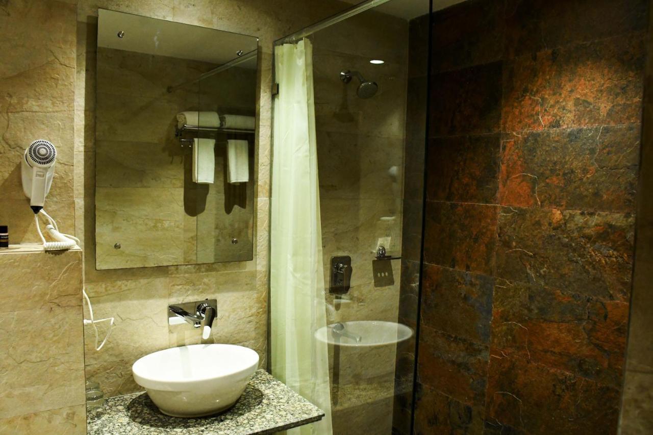 Lynq Aero Otel Kalküta Dış mekan fotoğraf