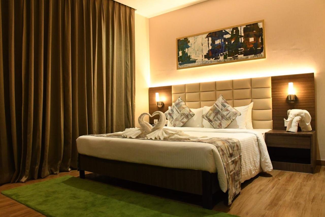 Lynq Aero Otel Kalküta Dış mekan fotoğraf