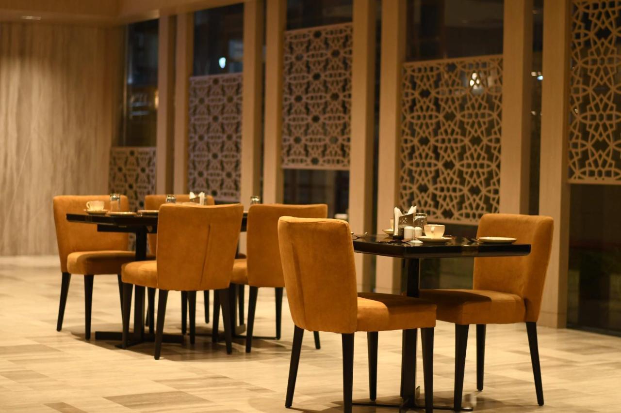 Lynq Aero Otel Kalküta Dış mekan fotoğraf
