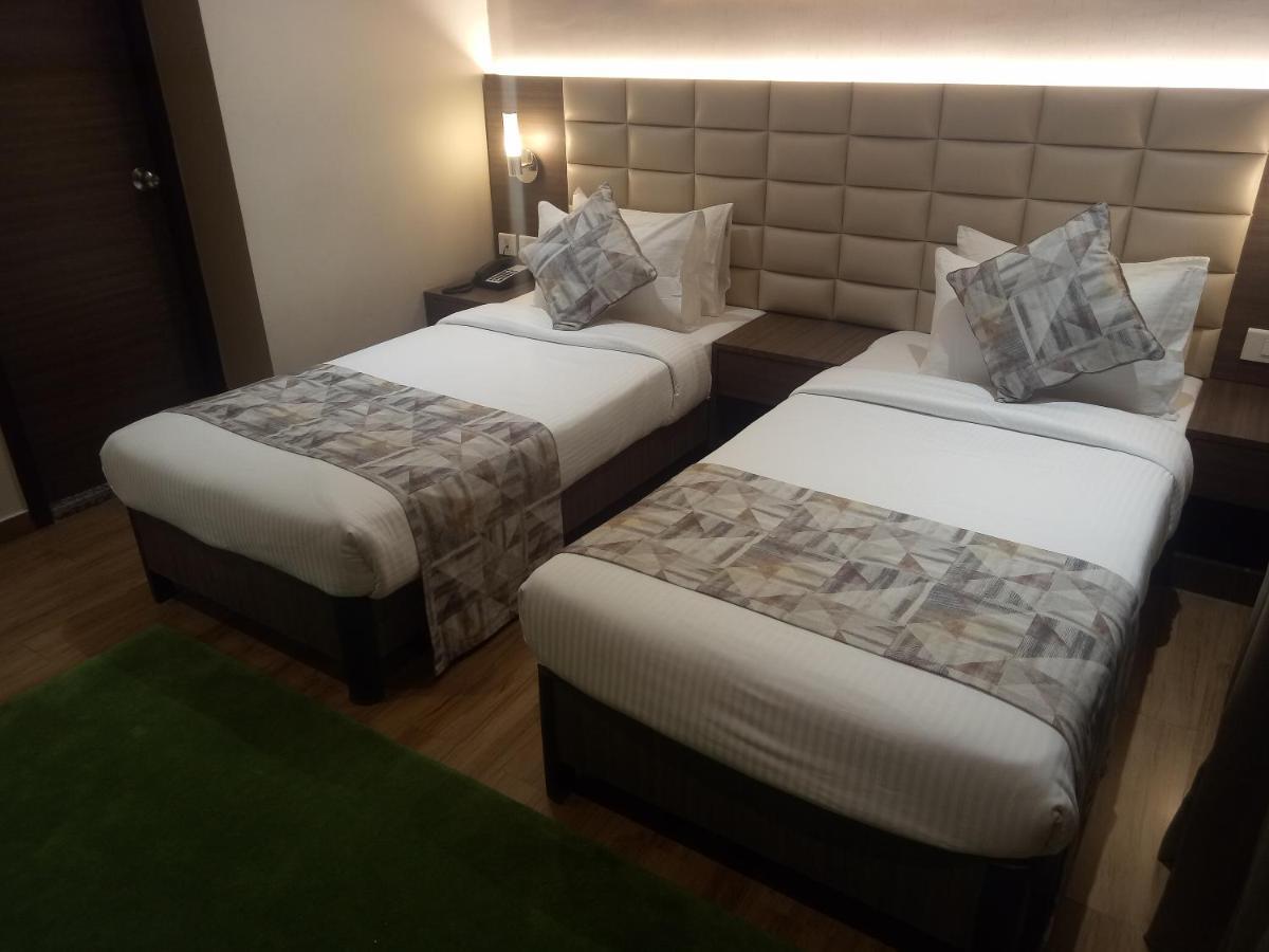 Lynq Aero Otel Kalküta Dış mekan fotoğraf