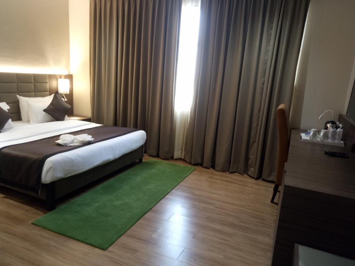 Lynq Aero Otel Kalküta Dış mekan fotoğraf